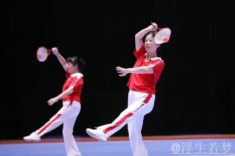 荆楚热潮涌动 万人共舞柔力球 荆楚热潮涌动 万人共舞柔力球