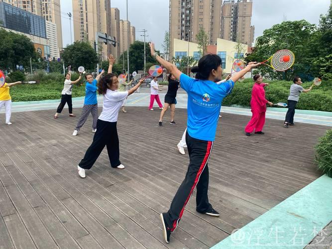 荆楚热潮涌动 万人共舞柔力球 荆楚热潮涌动 万人共舞柔力球