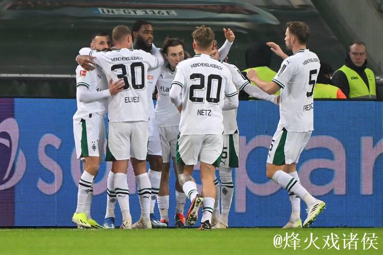 德甲-小阿扎尔进球阿什拉夫助攻 多特蒙德2-1客场击败门兴格拉德巴赫